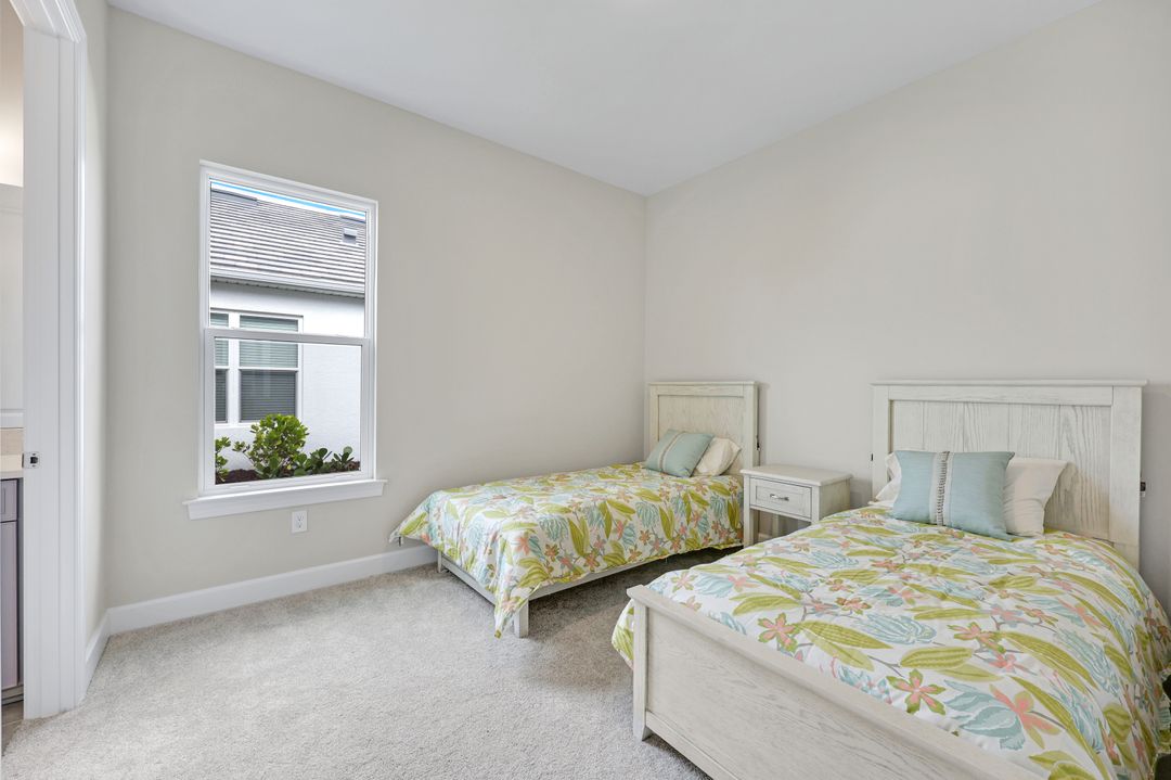 15804 Derna St, Naples, FL 34114