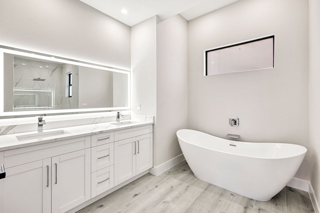 1020 NW 33rd Pl, Cape Coral, FL 33993