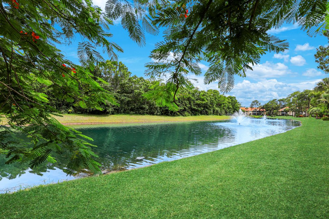 225 Robin Hood Cir #101, Naples, FL 34104