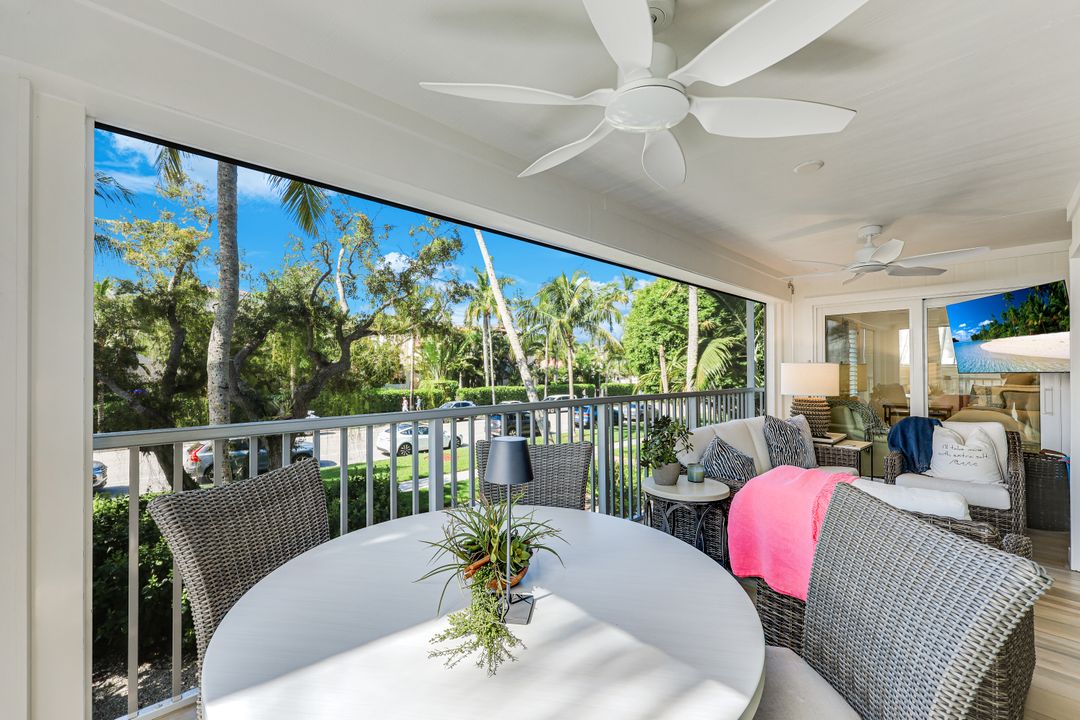 225 5th Ave S #104, Naples, FL 34102