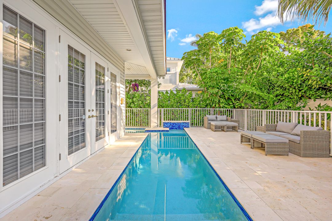 160 3rd St N, Naples, FL 34102