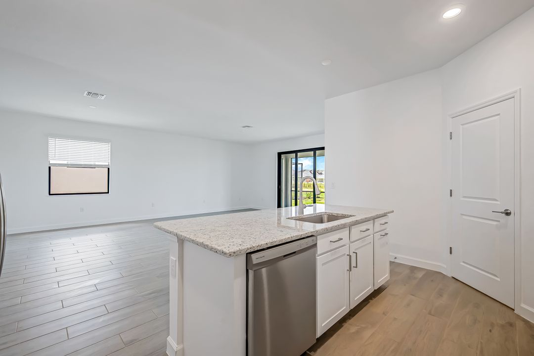 13911 Hunter Oak Dr, Fort Myers, FL 33913