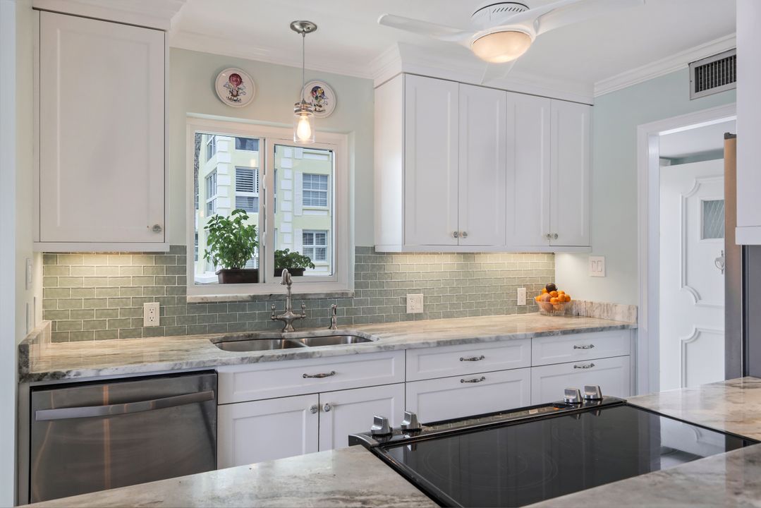 1910 Gulf Shore Blvd N #207, Naples, FL 34102