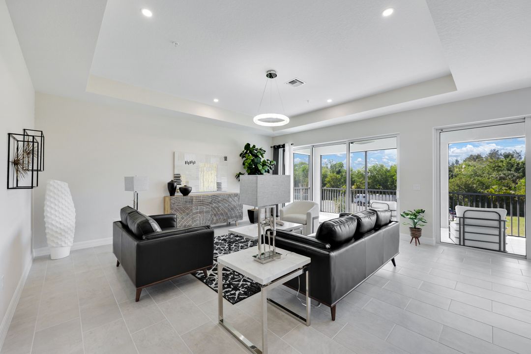 303 Indies Dr E #201, Naples, FL 34114