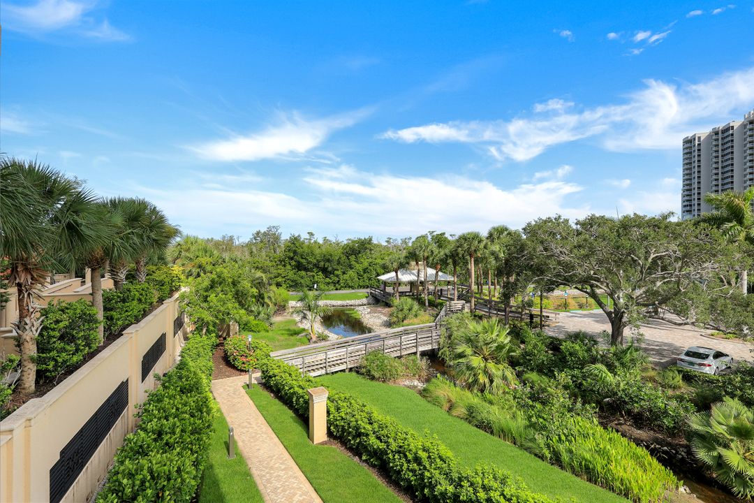 6597 Nicholas Blvd #306, Naples, FL 34108