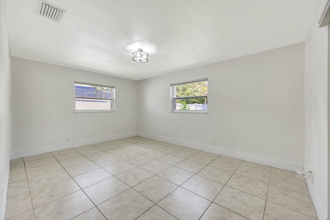 124 Flame Vine Dr, Naples, FL 34110
