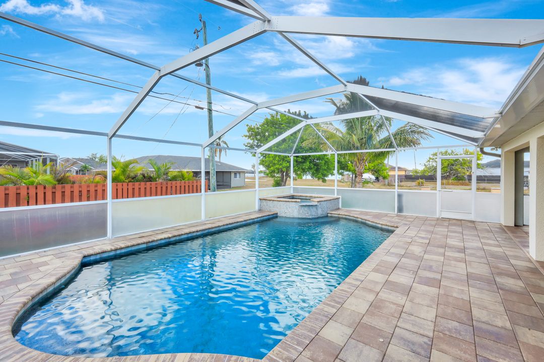 1904 NE 18th Pl, Cape Coral, FL 33909