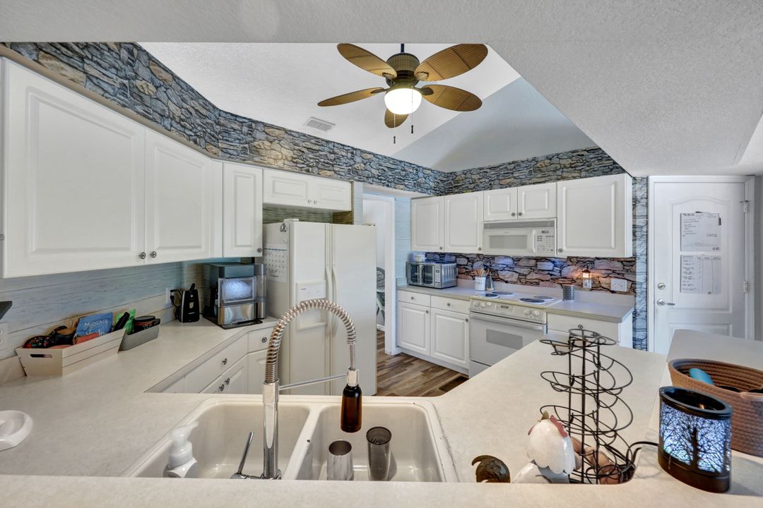 825 23rd St SW, Naples, FL 34117