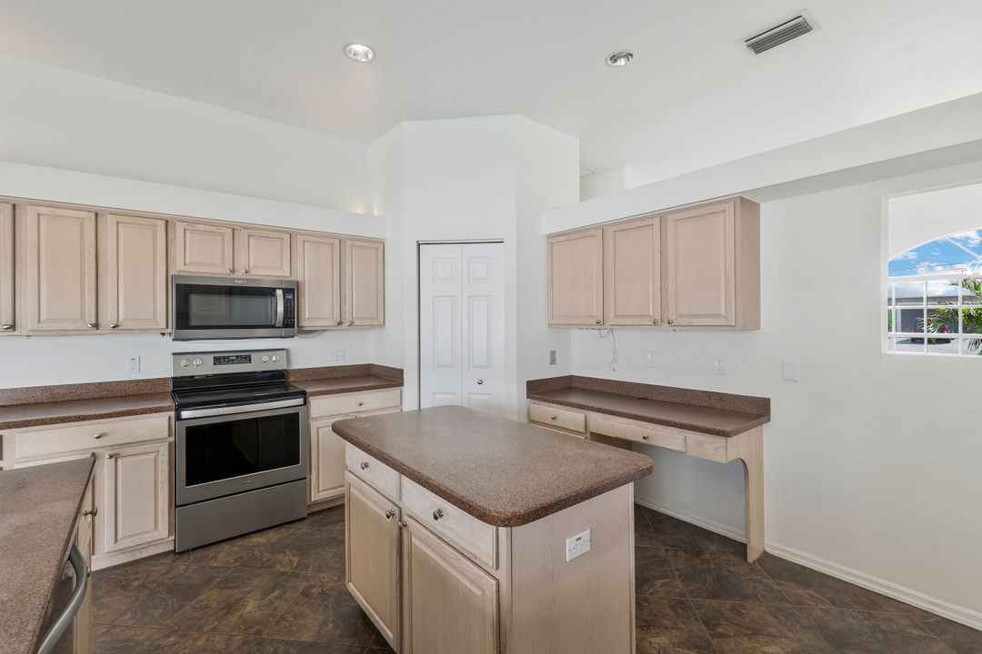 1728 NW 7th Ave, Cape Coral, FL 33993