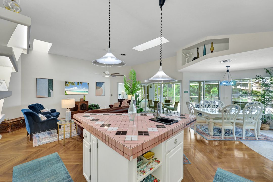 531 91st Ave N, Naples, FL 34108