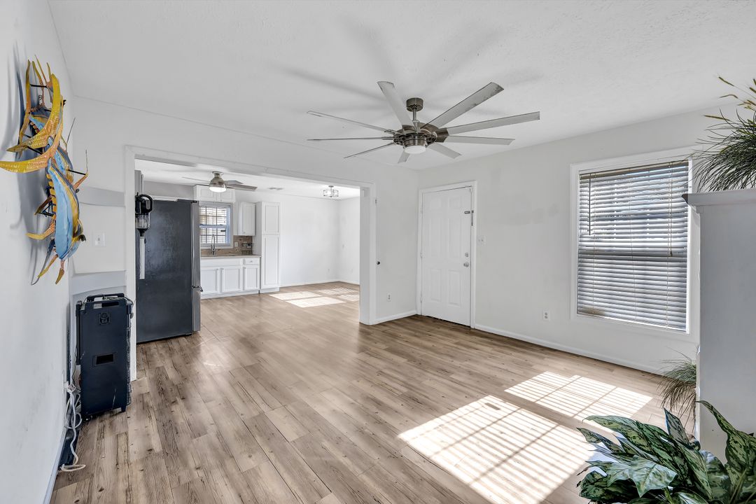 279 Leawood Cir, Naples, FL 34104