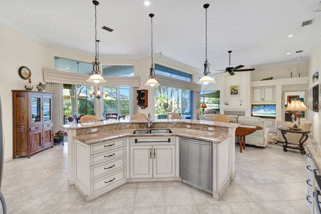 3750 Lakemont Dr, Bonita Springs, FL 34134