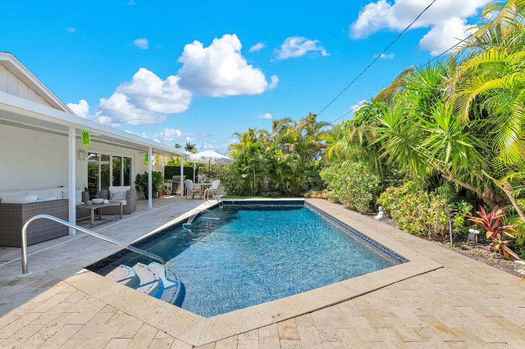 699 104th Ave N, Naples, FL 34108