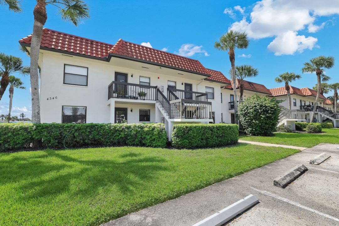 4346 27th Ct SW #101, Naples, FL 34116