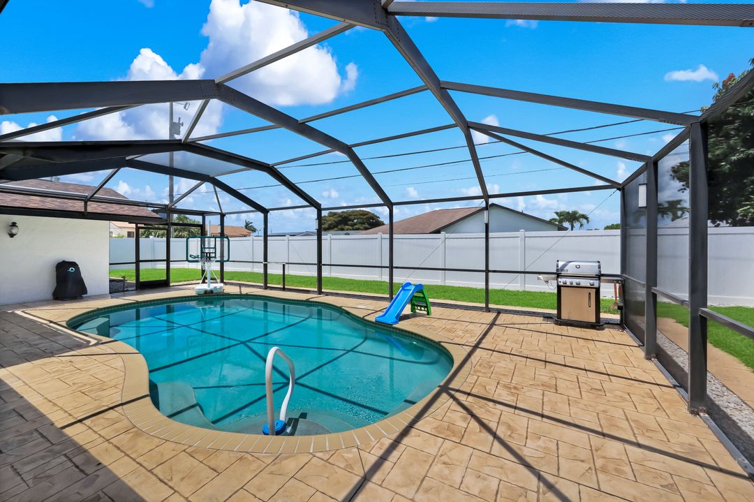4548 SE 11th Pl, Cape Coral, FL 33904