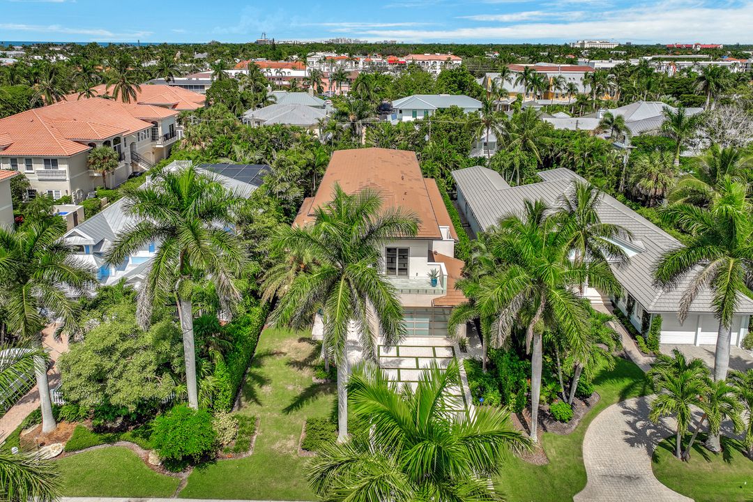 355 7th Ave S, Naples, FL 34102