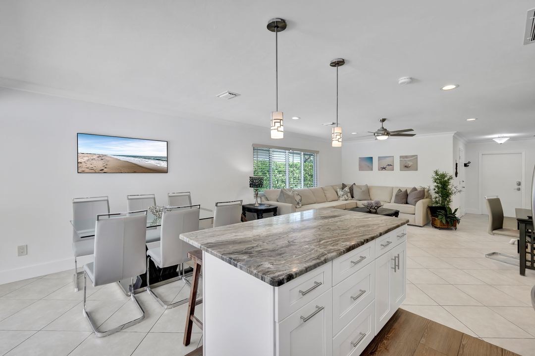 534 97th Ave N, Naples, FL 34108