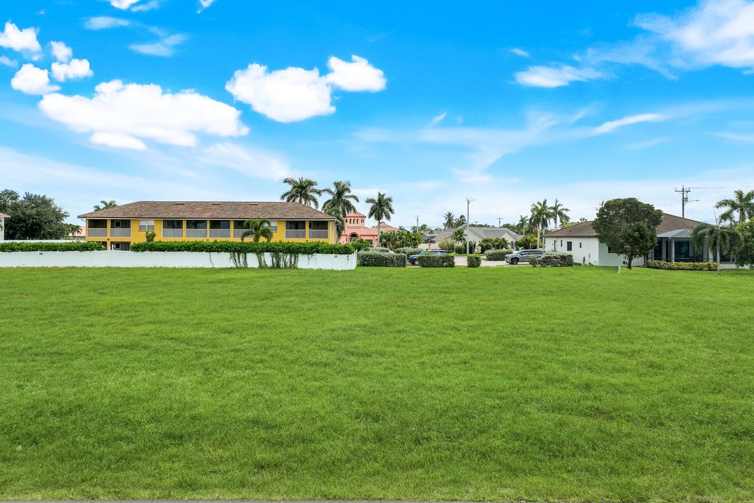 5425 SW 16th Pl, Cape Coral, FL 33914