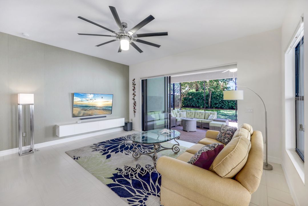 3267 Pacific Dr, Naples, FL 34119