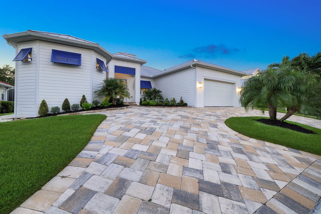 27080 Flamingo Dr, Bonita Springs, FL 34135