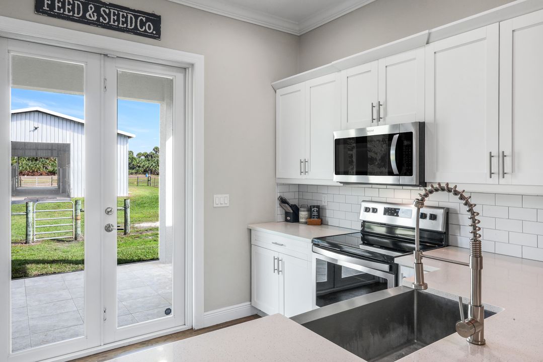 1960 Moulder Dr, Naples, FL 34120