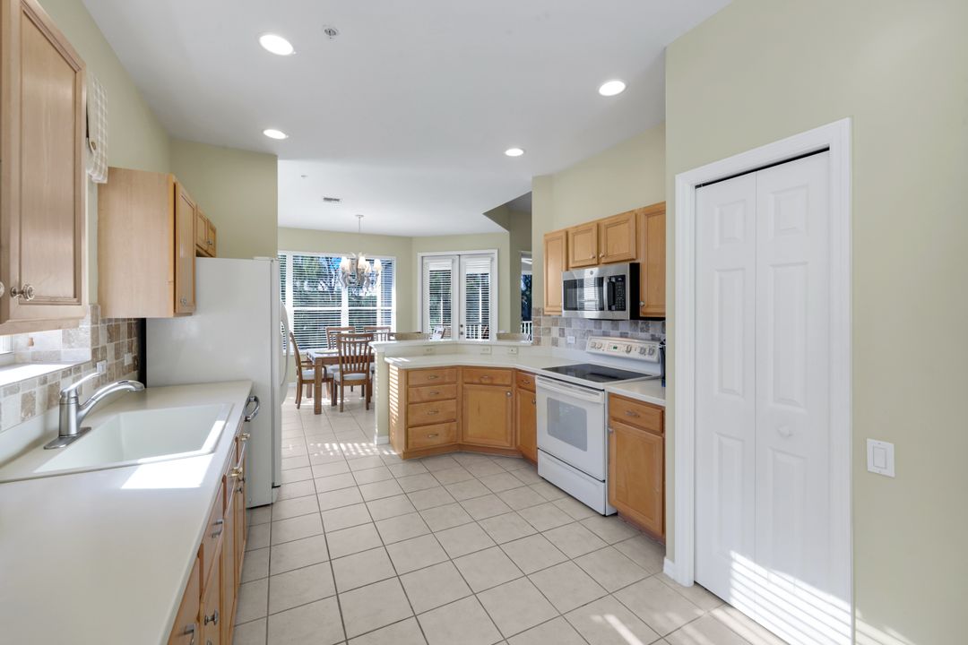 8470 Danbury Blvd #201, Naples, FL 34120