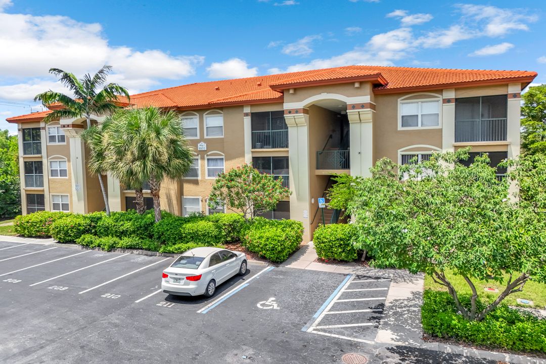 8851 Colonnades Ct W #126, Bonita Springs, FL 34135