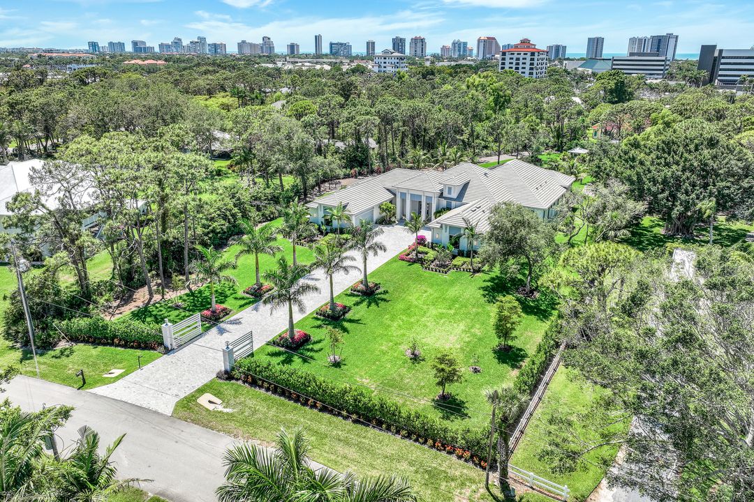 125 Caribbean Rd, Naples, FL 34108