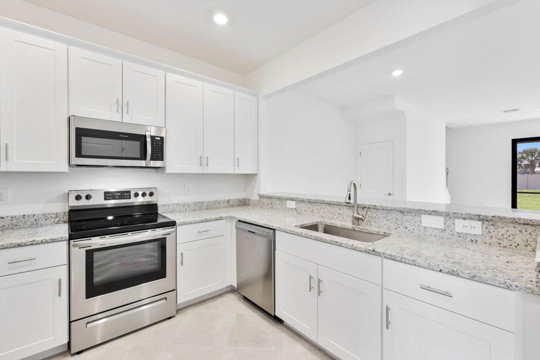 14273 Pine Lodge Ln, Fort Myers, FL 33913