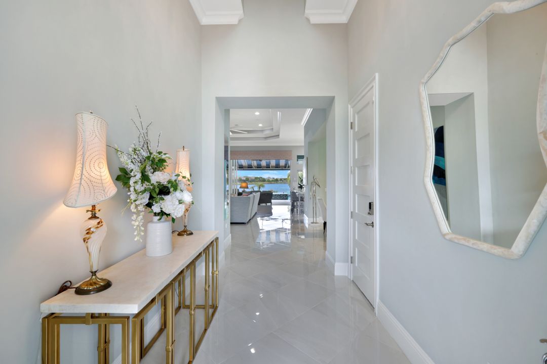 6485 Arriba Ave, Naples, FL 34113