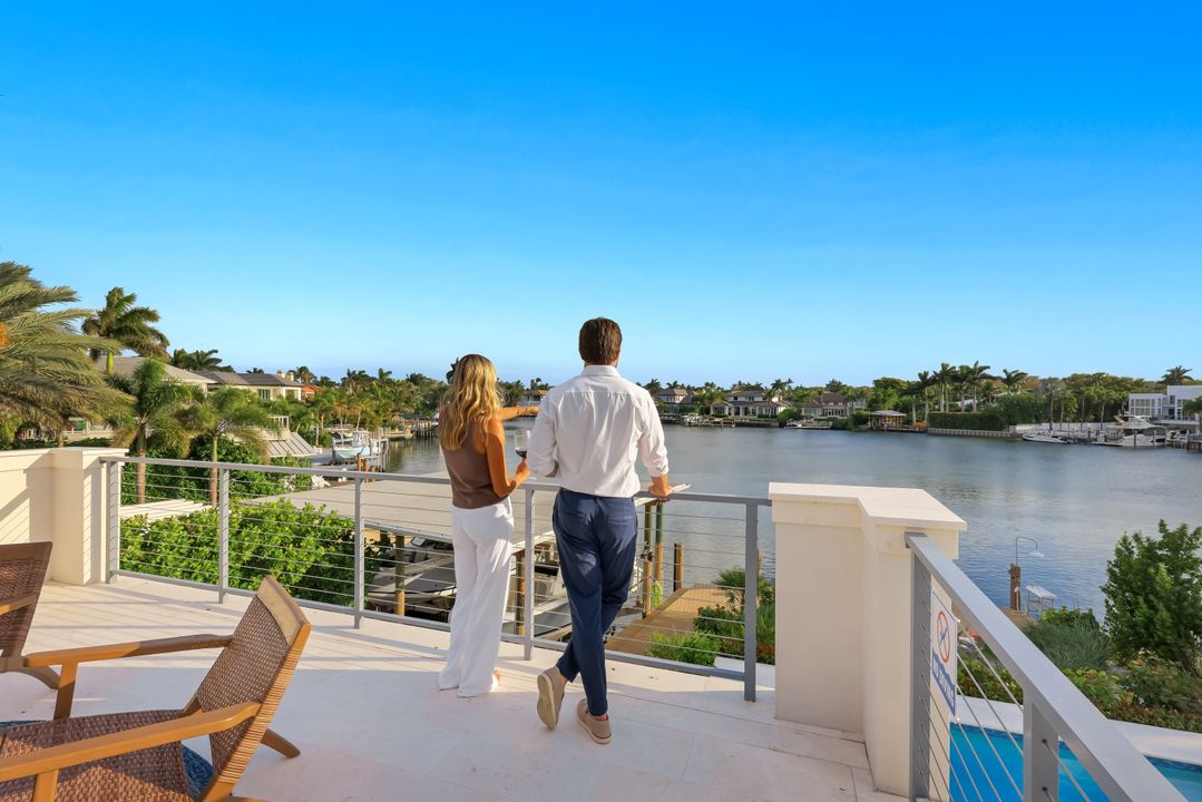 380 18th Ave S, Naples, FL 34102