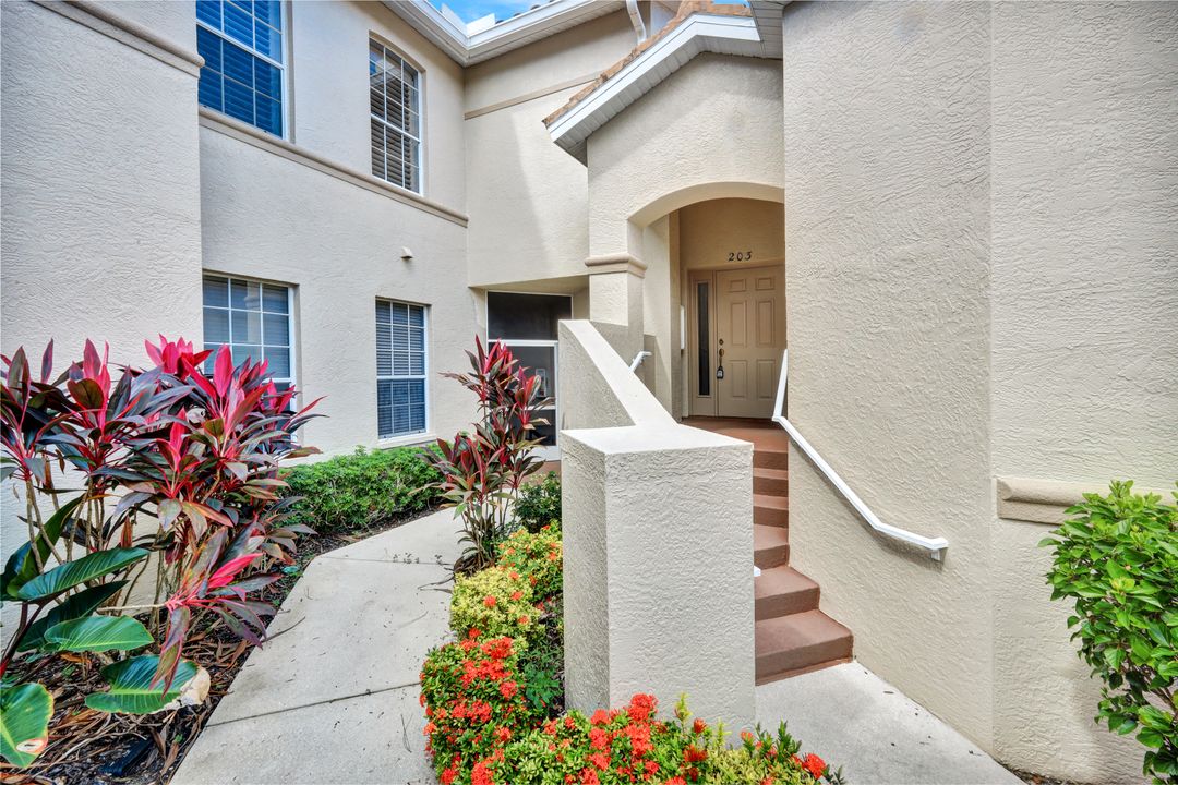 8275 Danbury Blvd #203, Naples, FL 34120