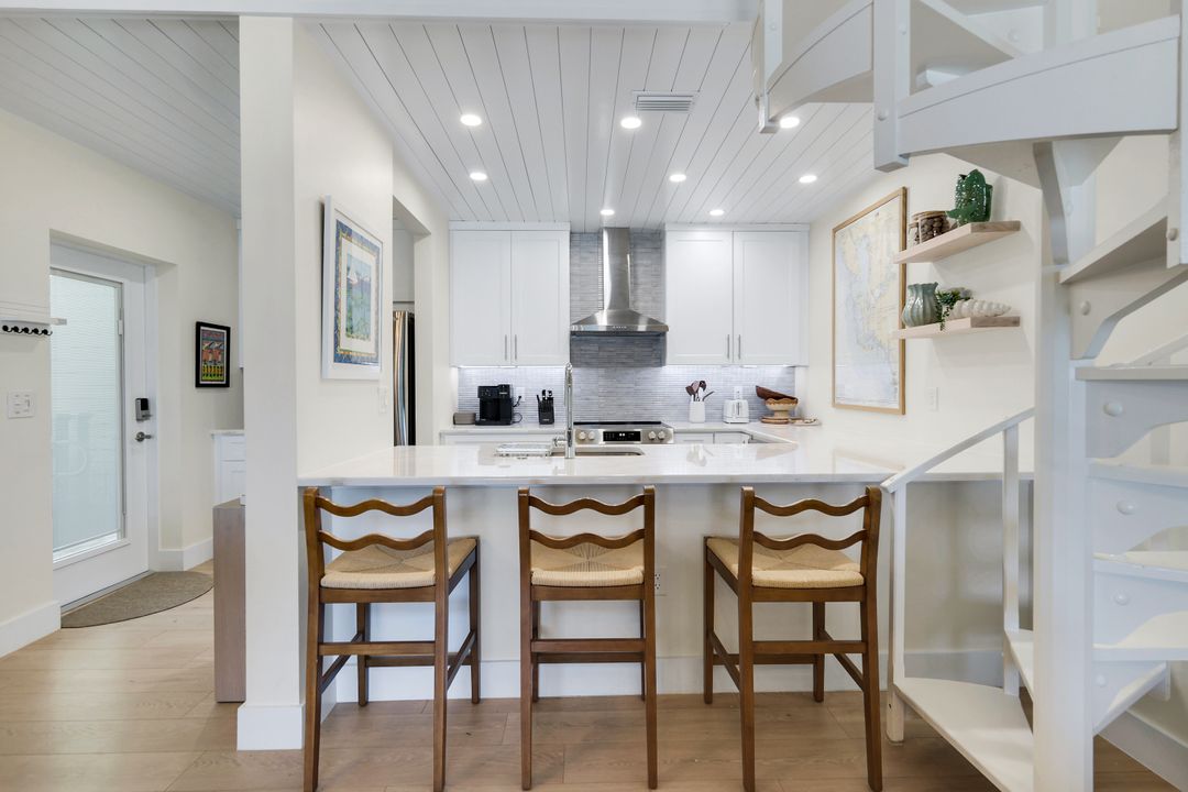 2321 W Gulf Dr #1E, Sanibel, FL 33957