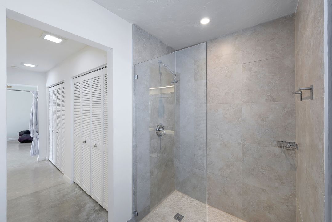 318 Grapewood Ct, Marco Island, FL 34145