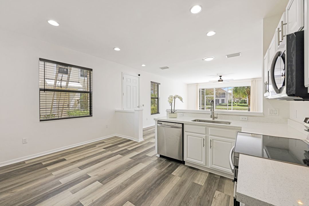 1152 Oxford Ln, Naples, FL 34105