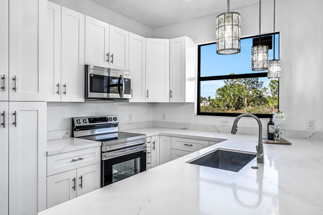 865 Chipley St E, Lehigh Acres, FL 33974