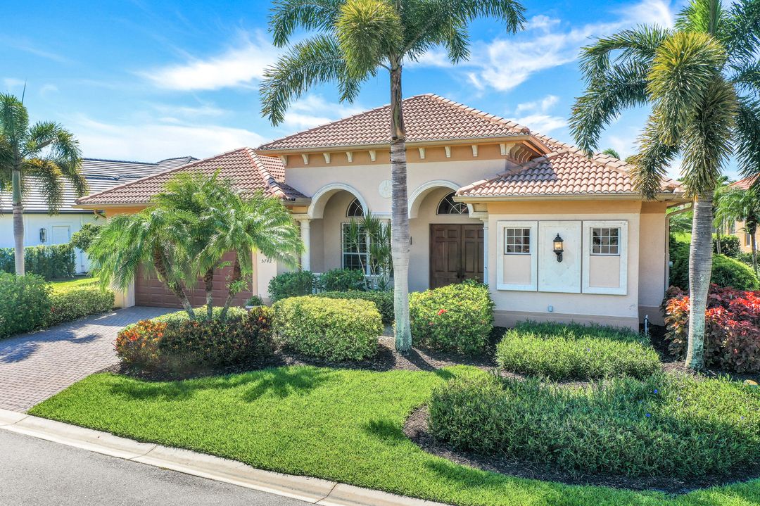 5742 Hammock Isles Dr, Naples, FL 34119