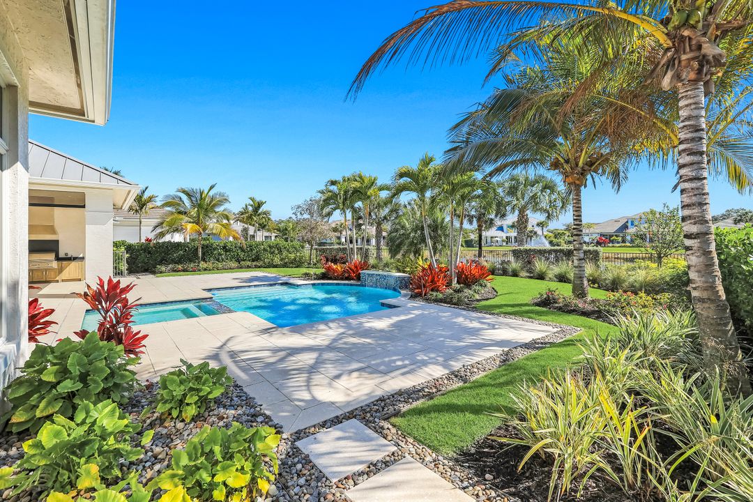 16716 Enclave Cir, Naples, FL 34110