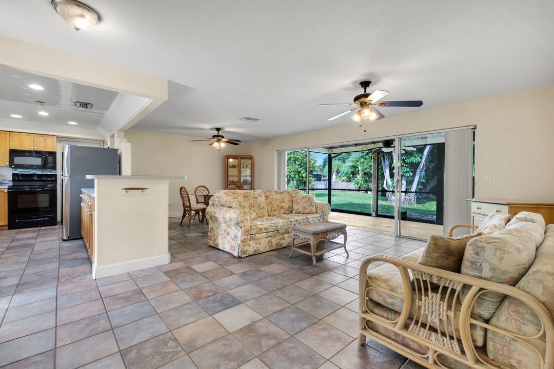 5248 Versaille Ct, Cape Coral, FL 33904