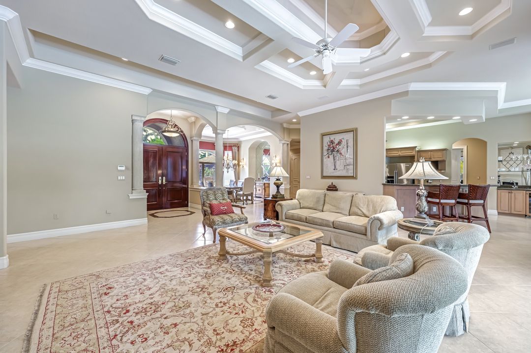 258 9th Ave S, Naples, FL 34102