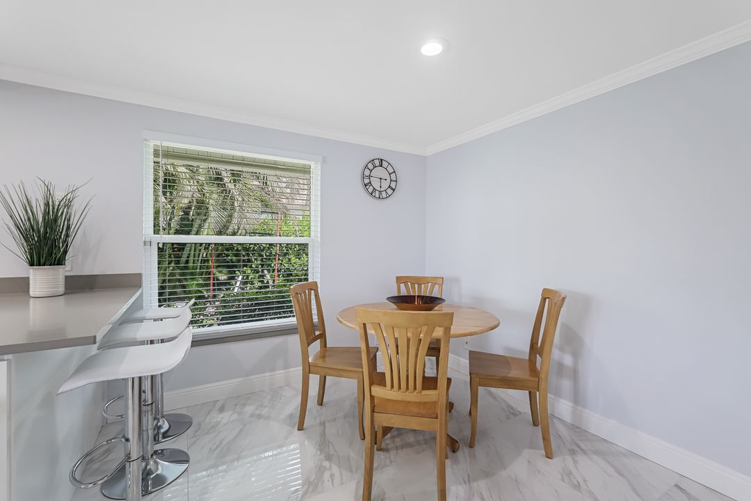 455 Bayside Ave, Naples, FL 34108