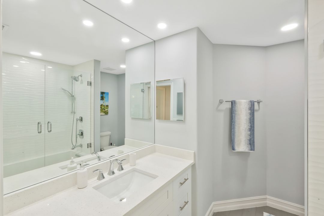 905 Carrick Bend Cir #201, Naples, FL 34110