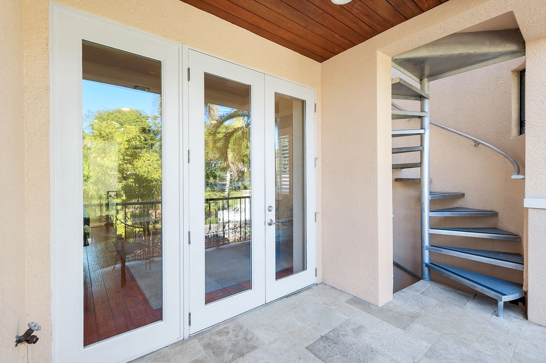 210 Central Ave, Naples, FL 34102