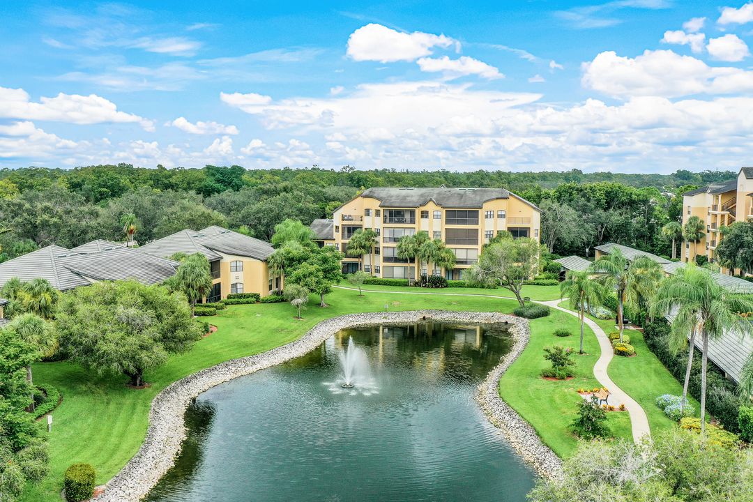 195 Vintage Cir #403, Naples, FL 34119