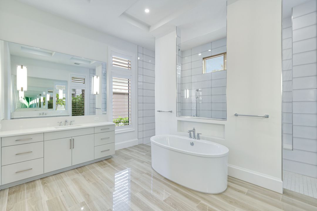 9937 Montiano Dr, Naples, FL 34113
