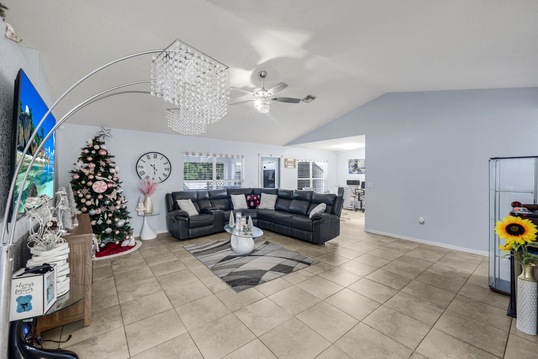 438 Willowbrook Dr, Lehigh Acres, FL 33972