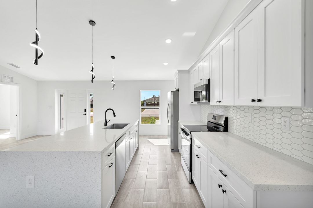 1729 NE 23rd St, Cape Coral, FL 33909