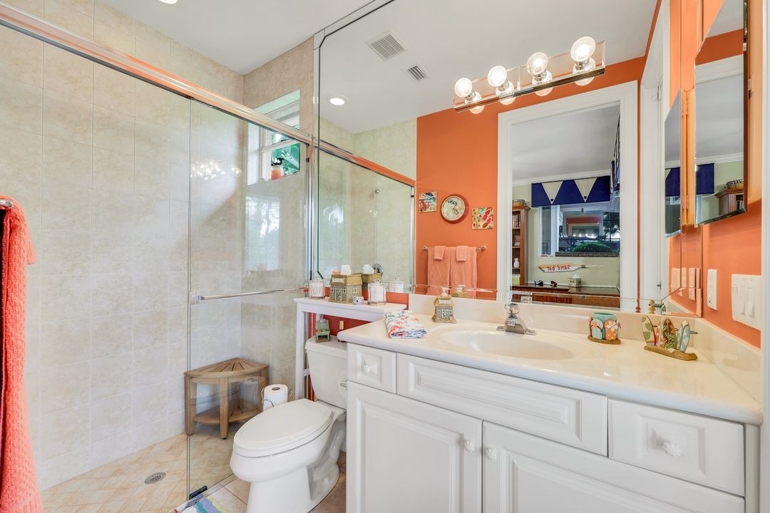 5926 Amberwood Dr, Naples, FL 34110