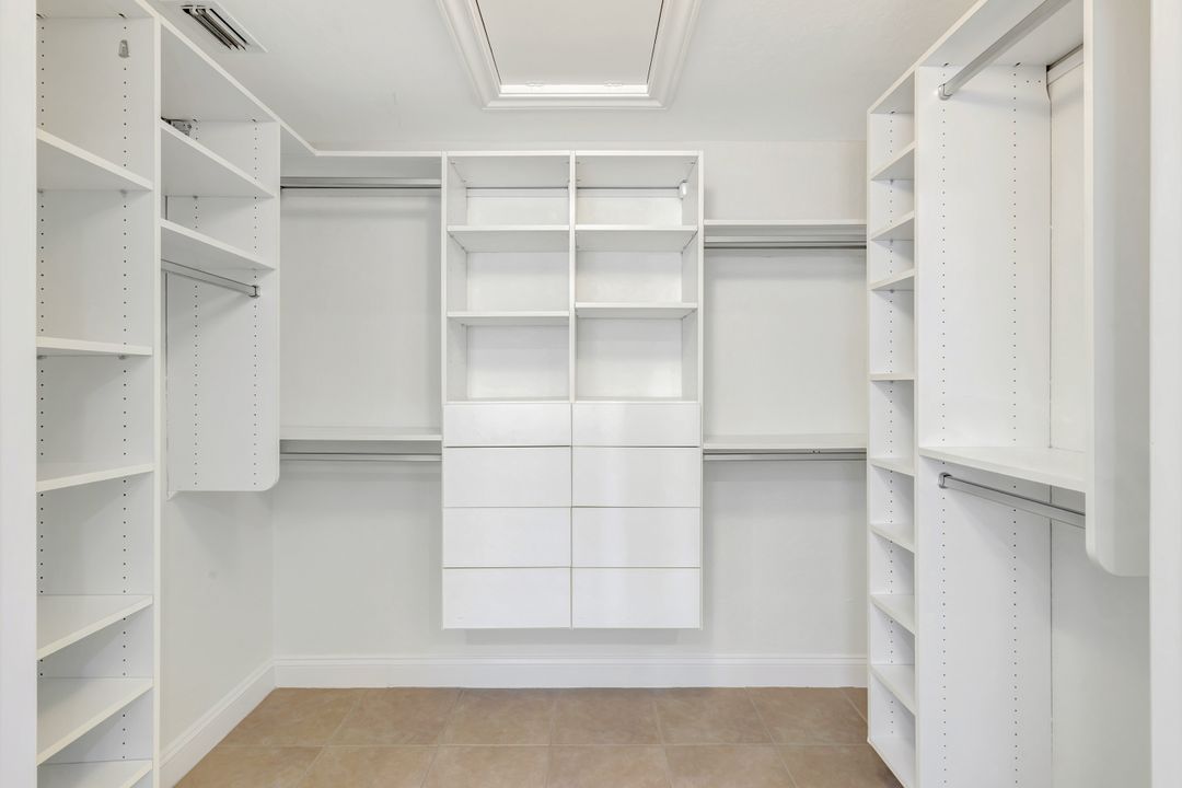 7052 Timberland Cir, Naples, FL 34109
