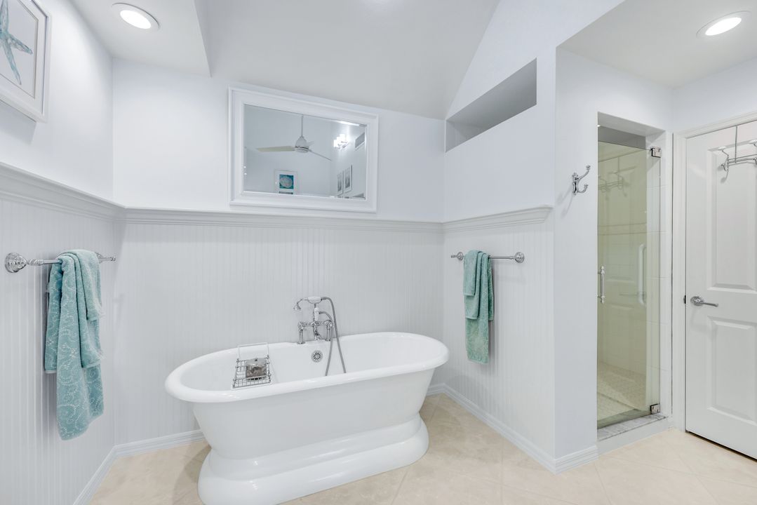 635 Bridge Way Ln, Naples, FL 34108